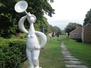 trumpeting statue